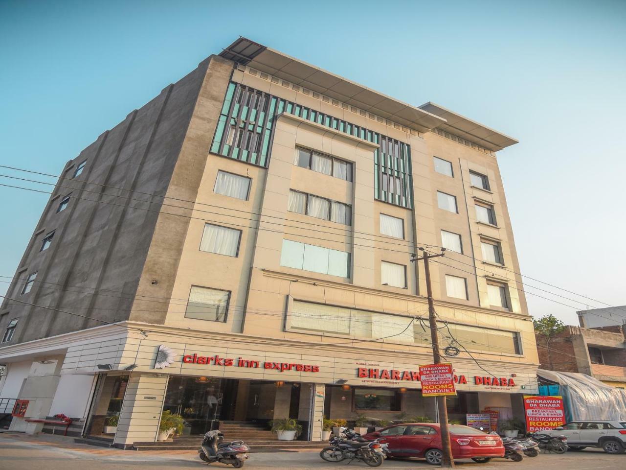 Bharawan Clarks Inn Express Αμριτσάρ Εξωτερικό φωτογραφία